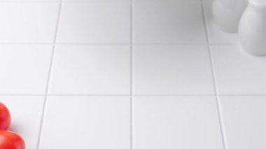 Tavuk göğsü ile sebze salatası. Sağlıklı gıda konsepti.