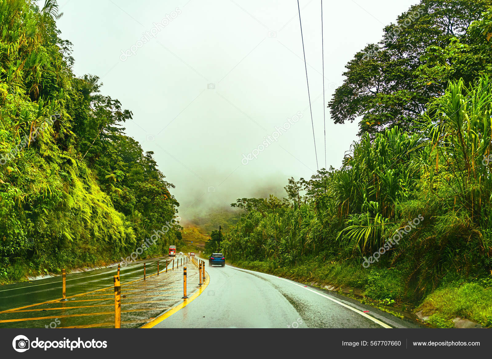 Hermoso camino en las montañas, caminos de selva tropical de Costa Rica,  provincia de Heredia, Costa Rica — Foto de stock #567707660 © Vadim_777, image size:1600x1167