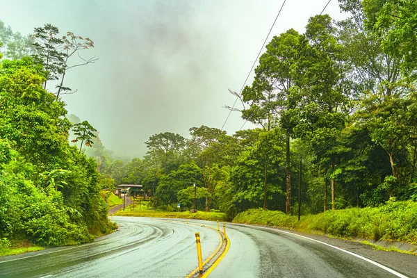 Prachtige weg in de bergen, regenwoud Wegen van Costa Rica, provincie Heredia, Costa Rica — Stockfoto