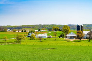 Lancaster, Pennsylvania, PA Kuzey Amerika 'da tarım alanında Amish ülkesi, çiftlik, ev ve ahır..