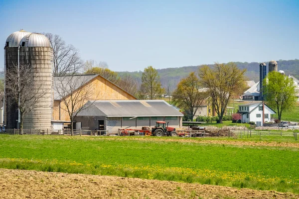 Amish Country Farm Home Barn Field Agriculture Lancaster Pennsylvania North — Foto de Stock