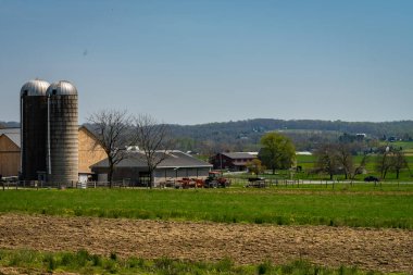 Lancaster, Pennsylvania, PA Kuzey Amerika 'da tarım alanında Amish ülkesi, çiftlik, ev ve ahır..