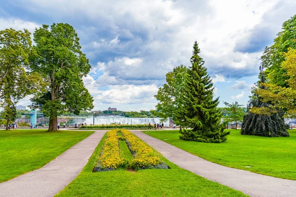 Niagara Şelalesi, On, Kanada - 31 Ağustos 2022: Kraliçe Victoria Parkı, Niagara Şelalesi, On, Kanada. Kraliçe Victoria Parkı, Niagara Şelalesi manzarası.