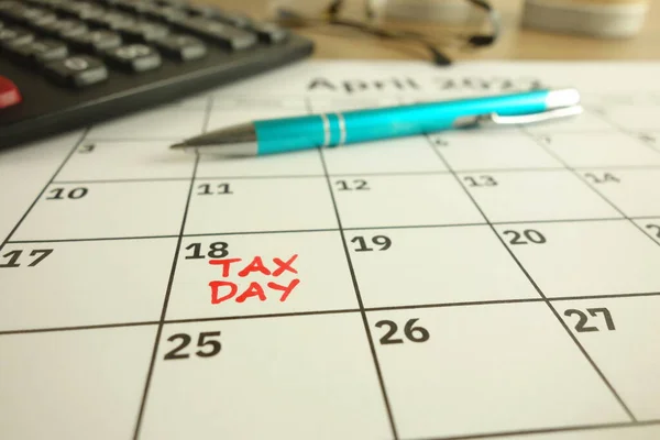 Ημέρα Πληρωμής Φόρου Σημειώνεται Ένα Ημερολόγιο Απριλίου 2022 Οικονομική Έννοια — Φωτογραφία Αρχείου