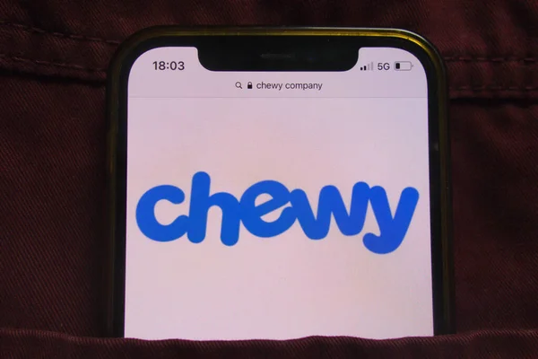 Konskie Polonia Febrero 2022 Logotipo Chewy Inc Muestra Teléfono Móvil — Foto de Stock