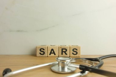 Steteskoplu tahta bloklardan çıkan şiddetli akut solunum sendromu. Tıbbi ve sağlık hizmeti kavramı