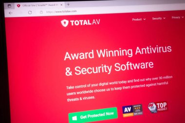 KONSKIE, POLAND - 21 Mayıs 2022: www.totalav.com web sitesi dizüstü bilgisayar ekranında gösterildi