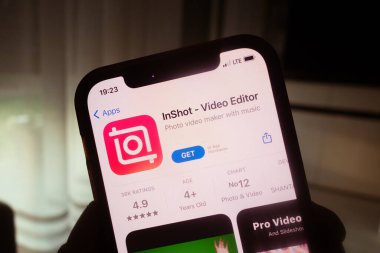 KONSKIE, POLAND - 29 Haziran 2022: Uygulama Mağazasında İnshot Video Düzenleyici uygulaması cep telefonu ekranında görüntülendi