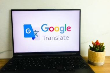 KONSKIE, POLAND - 02 Temmuz 2022: Google Uygulama logosu dizüstü bilgisayar ekranında görüntülendi