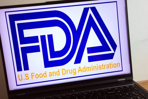 KONSKIE, POLAND - 11 Temmuz 2022: FDA ABD Gıda ve Uyuşturucu İdaresi logosu dizüstü bilgisayar ekranında sergilendi