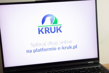 KONSKIE, POLAND - 19 Temmuz 2022 FW Kruk SA şirketinin logosu dizüstü bilgisayar ekranında sergilendi