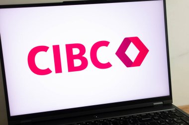 KONSKIE, POLAND - 21 Temmuz 2022: Kanada İmparatorluk Ticaret Bankası (CIBC) logosu dizüstü bilgisayar ekranında sergilendi