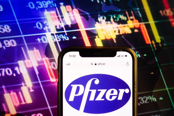 Konskie Poland August 2022 Smartphone Displaying Logo Pfizer Inc Stock — Photo