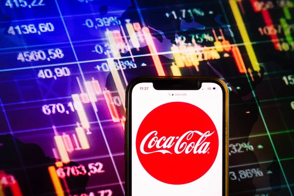 Konskie Poland August 2022 Smartphone Displaying Logo Coca Cola Company — Stockfoto
