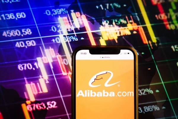 Konskie Poland August 2022 Smartphone Displaying Logo Alibaba Group Holding — Stockfoto