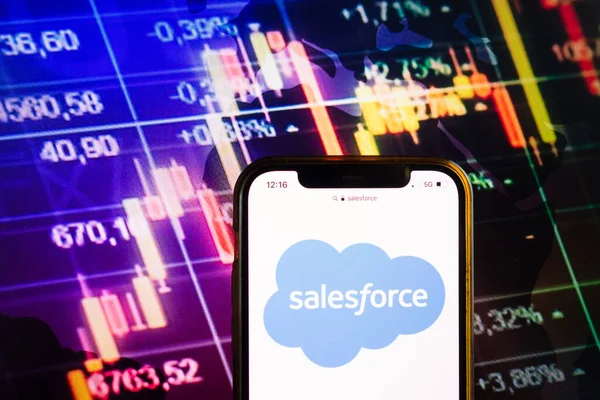 Konskie Poland August 2022 Smartphone Displaying Logo Salesforce Inc Stock — Photo