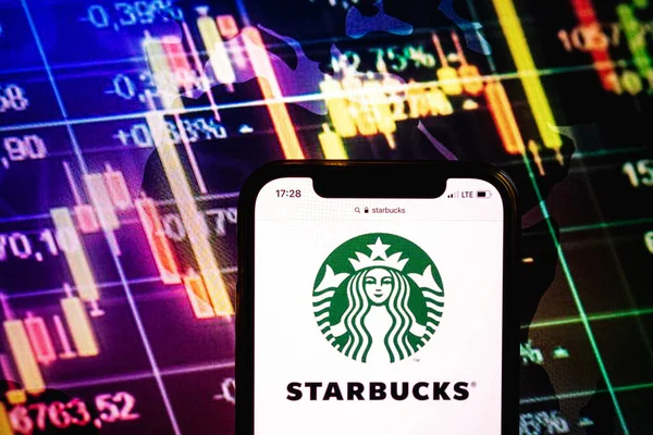 Konskie Poland August 2022 Smartphone Displaying Logo Starbucks Company Stock — Stok Foto