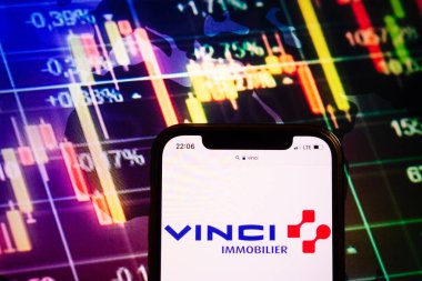 KONSKIE, POLAND - August 10, 2022: Smartphone displaying logo of Vinci company on stock exchange diagram background