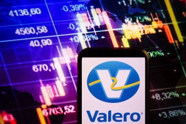KONSKIE, POLAND - August 30, 2022: Smartphone displaying logo of Valero Energy company on stock exchange diagram background