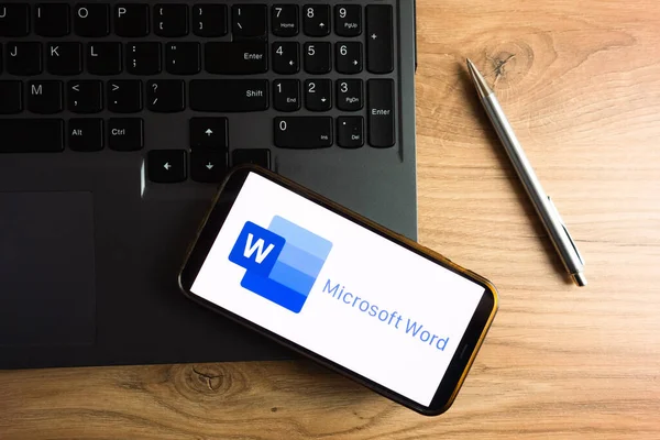 Konskie Polen September 2022 Microsoft Word Logo Auf Dem Smartphone — Stockfoto