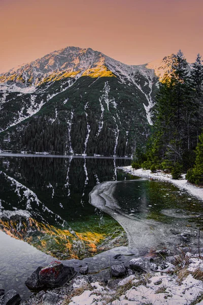 Vacker Solnedgång Eller Soluppgång Bergen Täckt Med Snö Högt Berg — Stockfoto