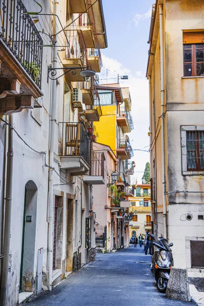 Beautiful Narrow Street Old Buildings Taormina Sicily Italy — стоковое фото