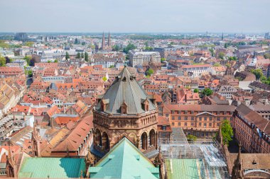 Strasbourg Katedrali 'nden Strasbourg, Alsase, Fransa' ya güzel bir manzara.. 
