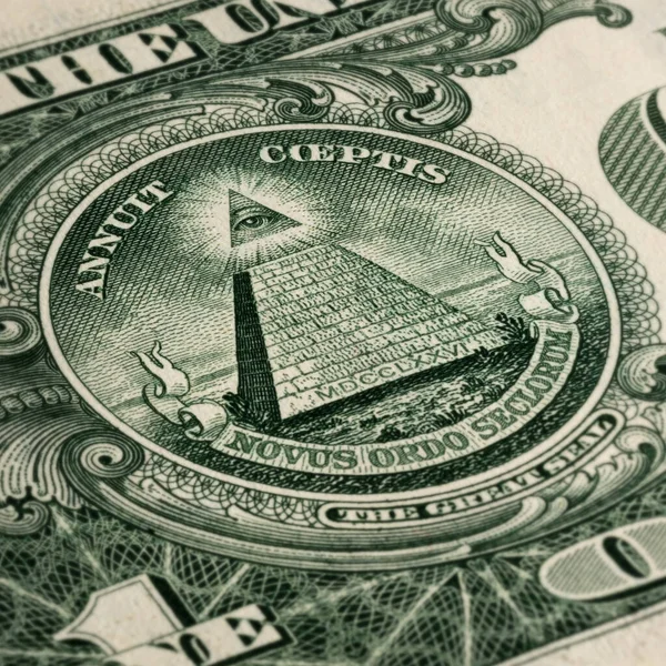 Zbliżenie Banknotu Dolarowego Nominale Usd Obrazem Niedokończonej Piramidy Wszechwidzącym Okiem — Zdjęcie stockowe