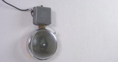 Derslerin başlayıp biteceğini bildiren çan sesleri