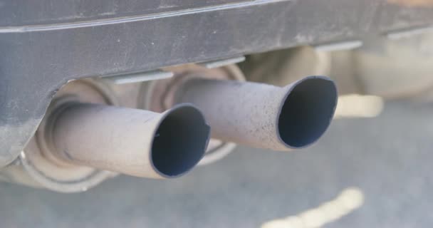 Tylne rury wydechowe zderzaka na dnie samochodu dostrojone do dryfu — Wideo stockowe