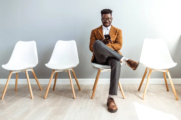 Studio Shot Young Businessman Using Smartphone While Waiting Got His — Foto de Stock