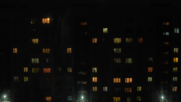 多层面板房子在晚上 — 图库视频影像