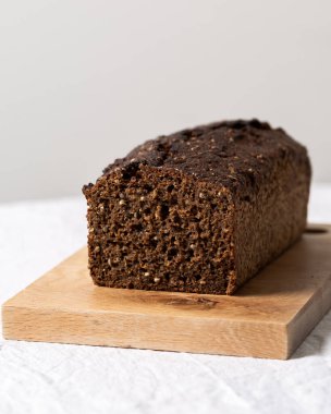 Çavdar unundan ekşi ekmek ve tohum.