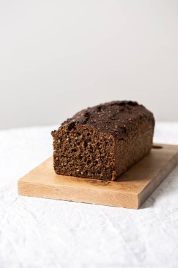 Çavdar unundan ekşi ekmek ve tohum.