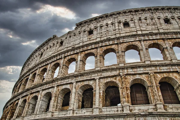Roma şehrinin güzel coliseum