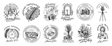 Düğün fotoğrafçısı rozetleri ya da logoları. Tatil için fotoğraf makinesi. Fotoğraf Topluluğu. Retro Stüdyo için şablonlar, antika mağaza veya mağaza. Kartpostal ve afişler için el çizimi. 
