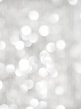 Ruhani temizlik için malzemeler, adaçayı, palo santo tütsü çubukları ve gri arka planda kuvars kristali. Üst Manzara. Pankart