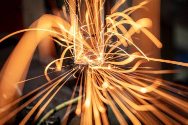 Otomotiv endüstrisinde tuhaf ve güzel kaynaklardan çıkan kıvılcımlar..