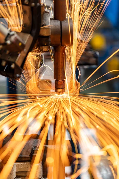 Otomotiv endüstrisinde tuhaf ve güzel kaynaklardan çıkan kıvılcımlar..