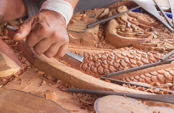 Hands Craftsman Carve Gouge Hands Workbench Carpentry — Stockfoto