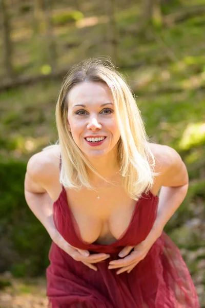 Portrait Sensual Blond Woman Wearing Sexy Elegant Magenta Dress Showing — Stock Photo, Image