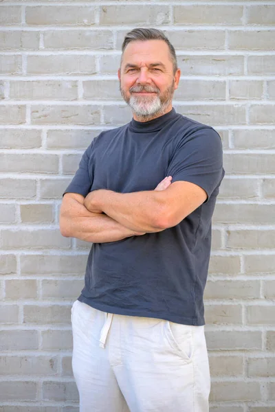 Confident Friendly Middle Aged Man Trendy Leisurewear Posing Folded Arms — Stockfoto