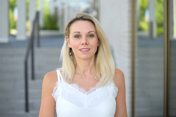 Attractive Woman Long Blond Hair Wearing White Summer Top Standing — Stockfoto