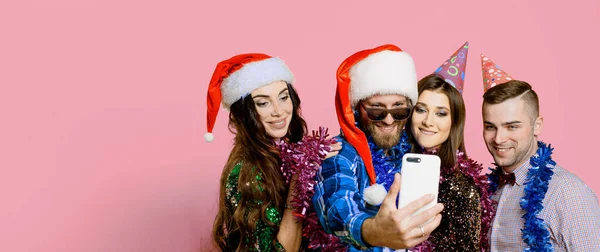 Two Girls Two Guys 25S Holiday Hats Santa Claus Caps — Fotografia de Stock