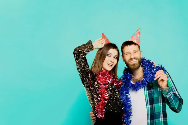 Man Woman 25S Party Hats New Year Tinsel Hugging Laughing Fotos De Bancos De Imagens Sem Royalties