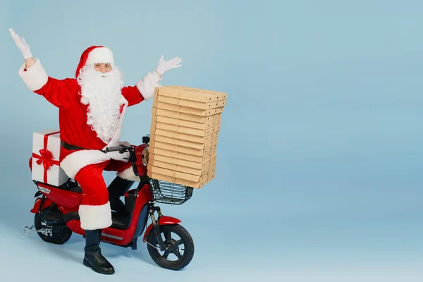 Pizza Delivery Man Santa Claus Costume Throws His Hands His Fotos De Bancos De Imagens