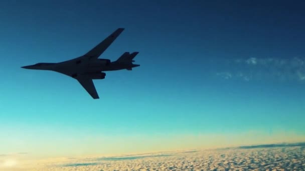 Спускается самолет Ту-160 — стоковое видео