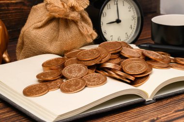 işletme finans ve tasarruf para yatırım, para yığını