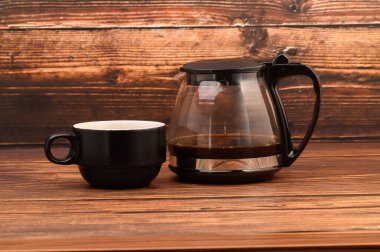 Kahve içmeye bayılırım. Enerji kahvesi içerim.