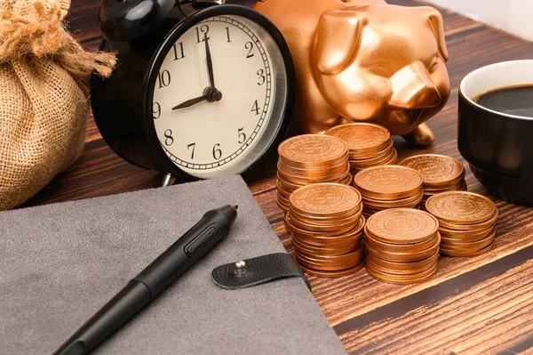 Finanzas Negocios Ahorro Dinero Inversión Pila Monedas Dinero — Foto de Stock